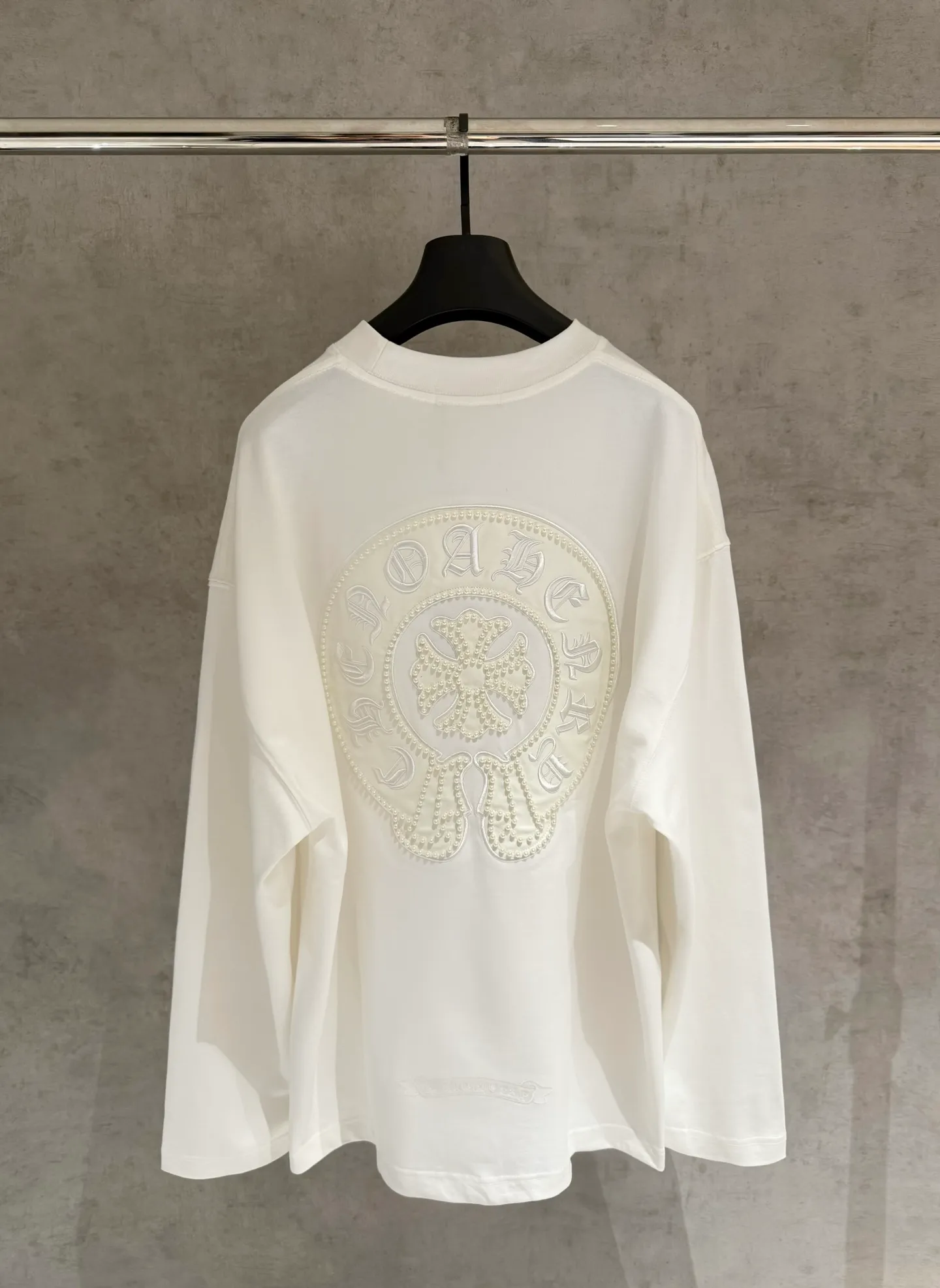 🅿️350 [Strict quality control] CH Croixin's new long-sleeved sweatshirt T-shirt. Heavy 420g double yarn fabric. Beaded and embroidered on the front. Wash the whole garment twice. Frayed and torn on all four sides. Heavy fabric. The neckline is made of icy Salona. Loose fit. Deep, wide and stylish. No deformation or shrinkage. Color: 3 colors, black, white and gray. Size: M-2xl